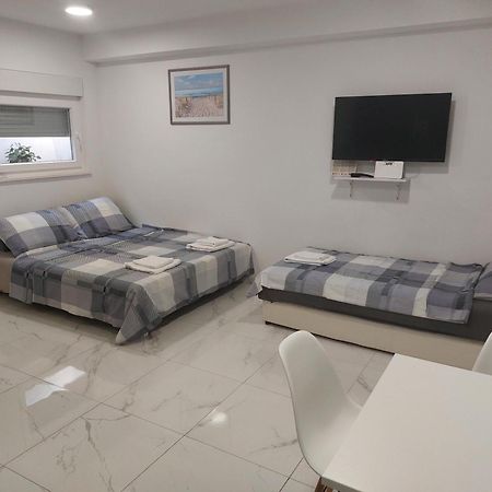 Apartmani Anastasia With Pool, Novalja Eksteriør bilde