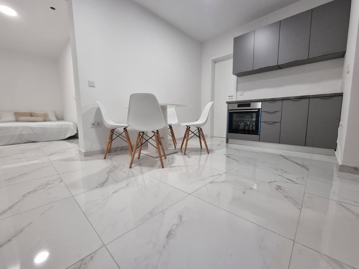 Apartmani Anastasia With Pool, Novalja Eksteriør bilde