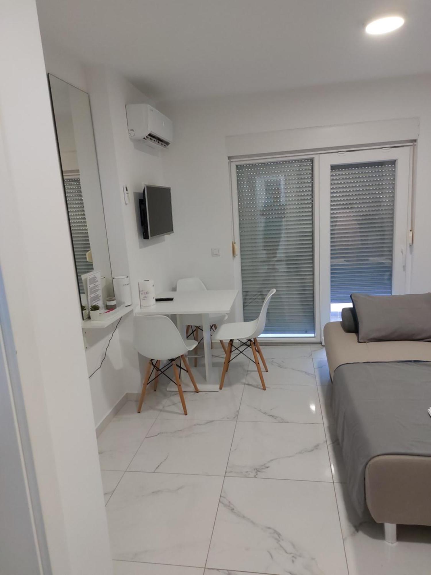 Apartmani Anastasia With Pool, Novalja Eksteriør bilde