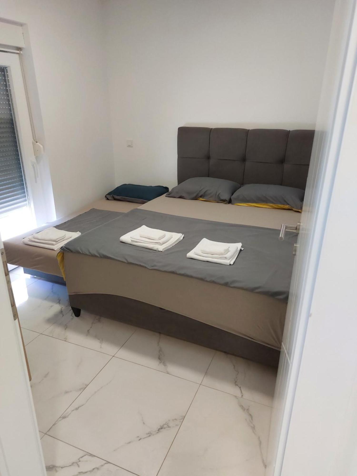 Apartmani Anastasia With Pool, Novalja Eksteriør bilde
